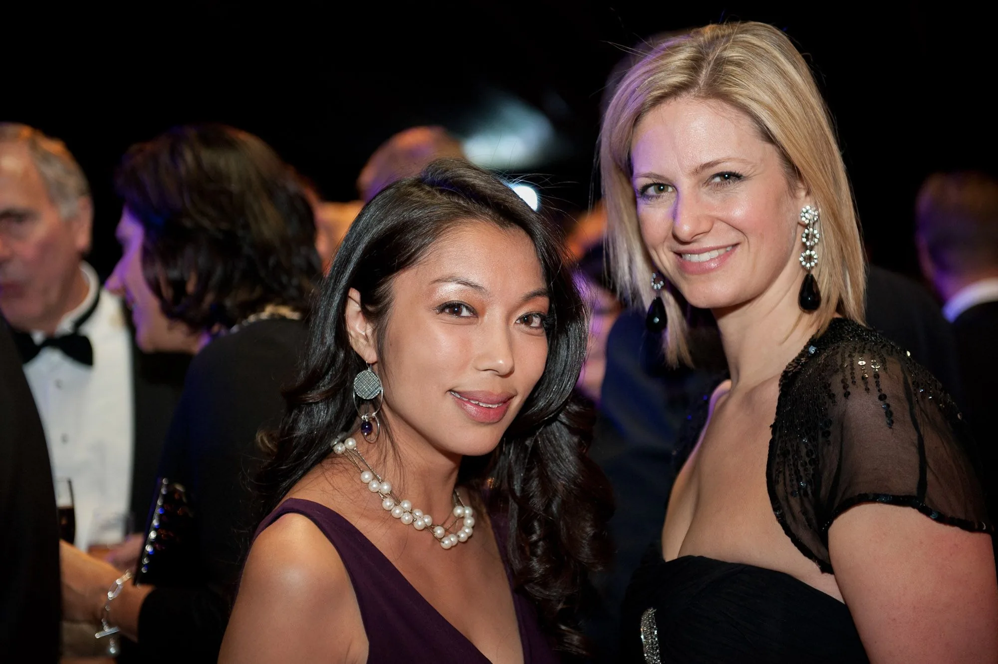 Group portrait of guests smiling at a corporate gala reception, event photography by Hector's Eye